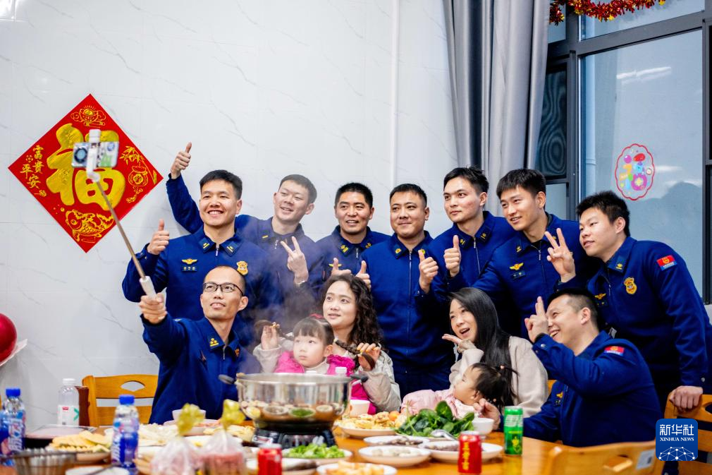 欢腾中国年丨一席年夜饭 共庆中国年