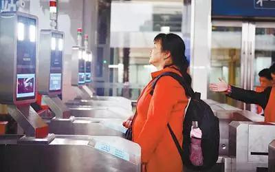 厉害了！潍坊火车站“刷脸”进站 