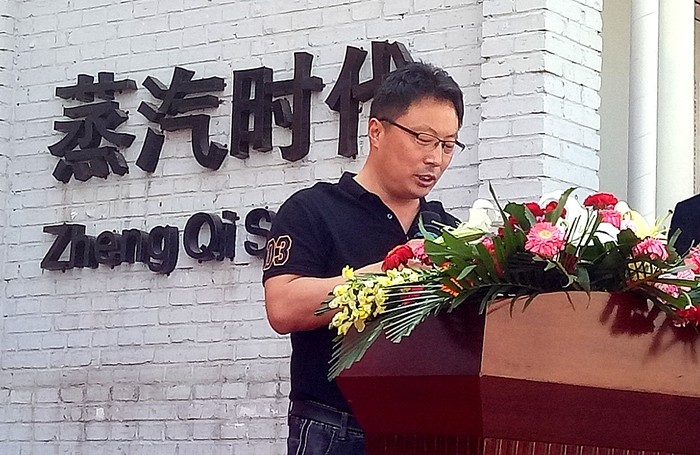 IMG20180429100935.jpg 《时代记忆》摄影展盛大开幕太原老车文化博物馆基地挂牌仪式