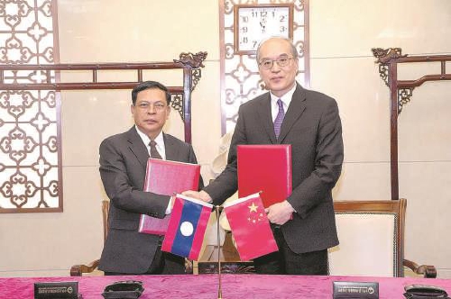 张军会见老挝最高人民检察院检察长坎山·苏冯