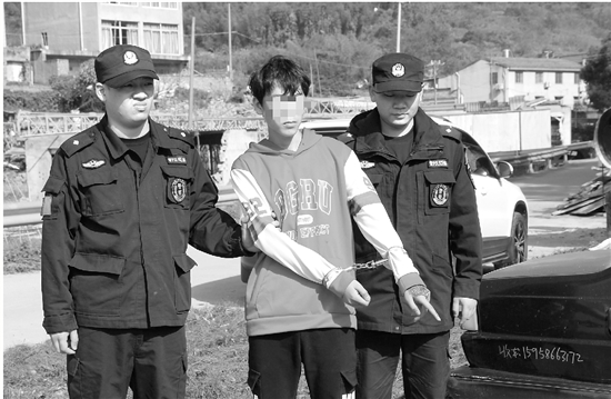 自认是“家里多余的那一个” 4少年撬车60多辆声称为了找乐