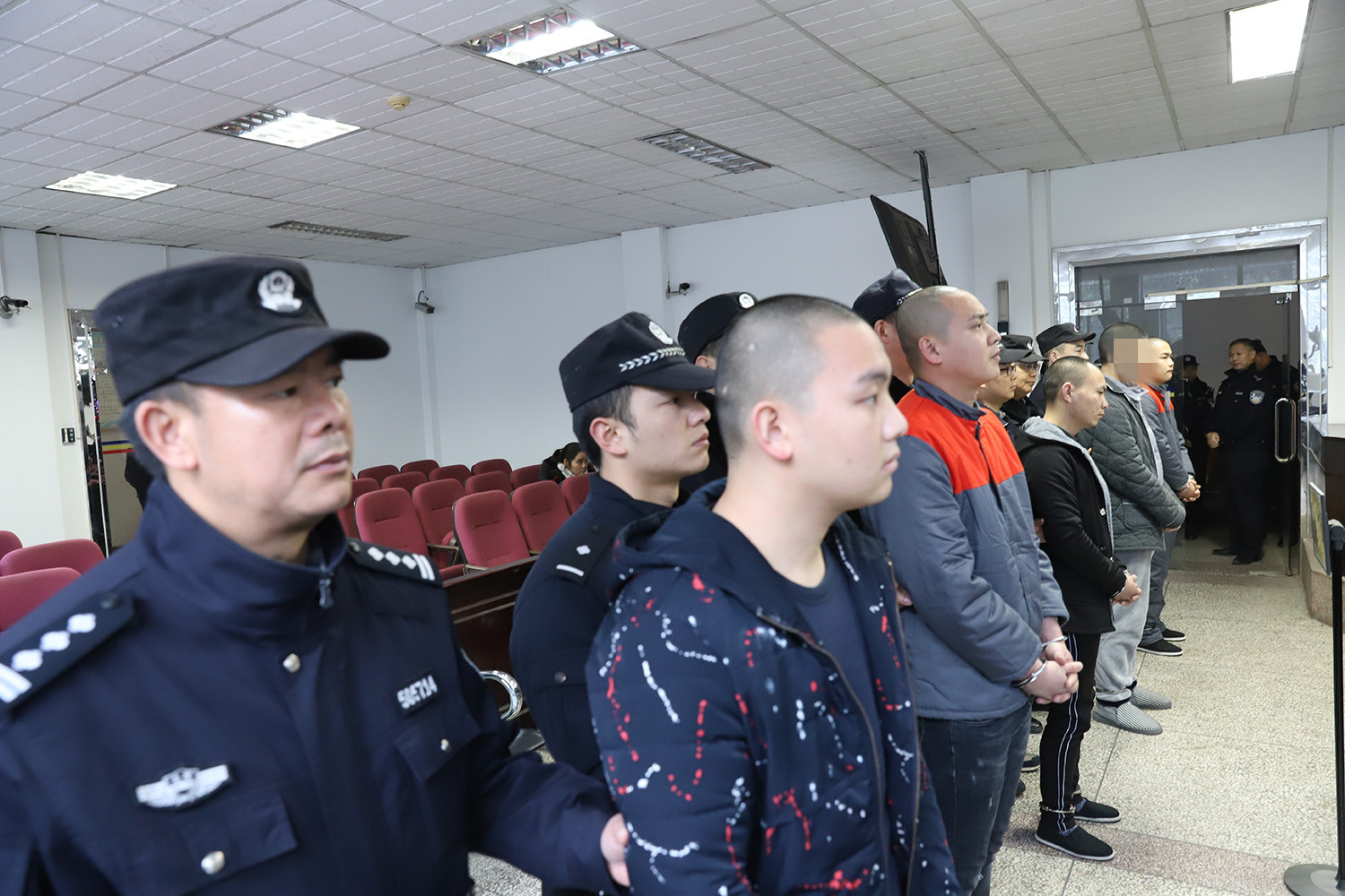 “东氏家族”恶势力犯罪案件一审公开宣判