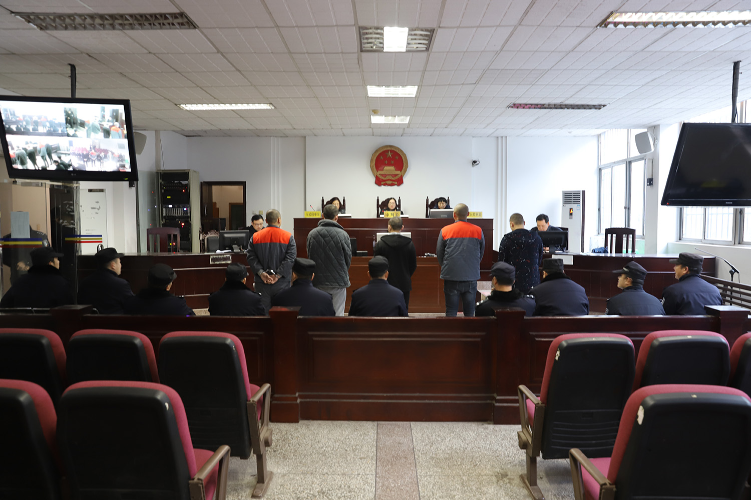 “东氏家族”恶势力犯罪案件一审公开宣判