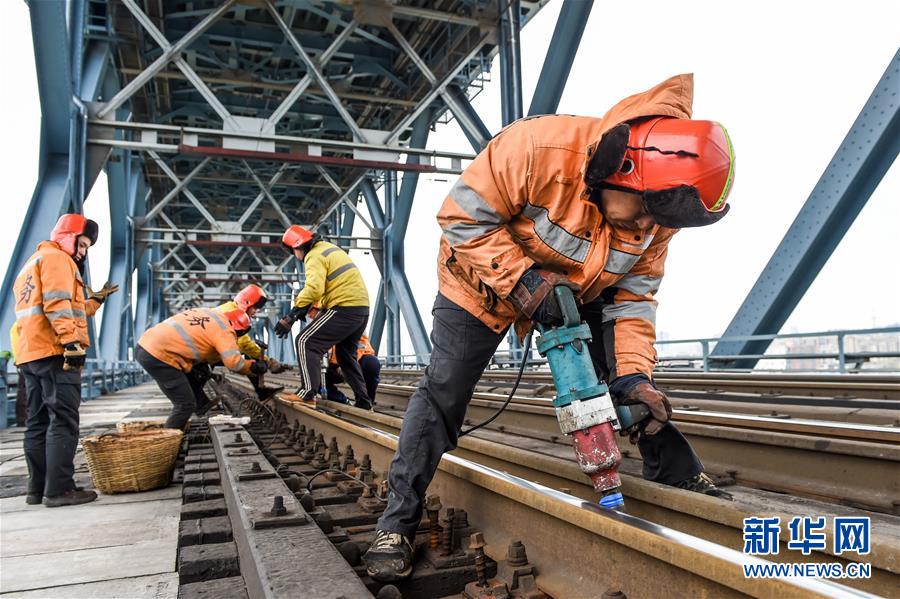南京长江大桥铁路线上的守护者