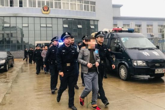 带领“组织”两年成为城东一霸 20岁黑老大曾立下帮规:下手要狠