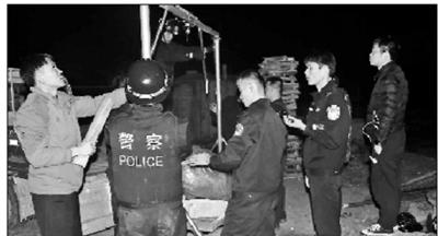 2吨重被盗陨石已找到暂存派出所 7名嫌疑人落网