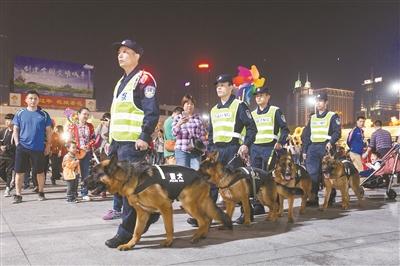 逃犯凑热闹逛广州花市遇克星 5天11人相继落网