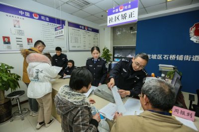 ��Ⱥ�����Ʒ����ˣ��߳���ǽ������æ��������ǰ�����