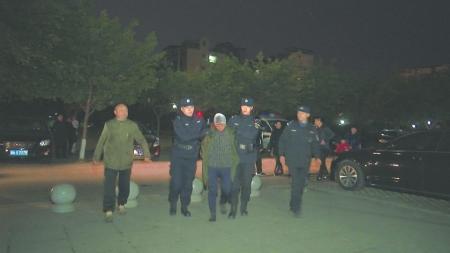 背负多起命案杀人嫌犯落网 四川警方兑现12万元悬赏