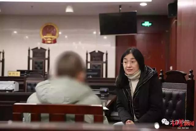 14岁用水果刀刺向熟睡的父母!看到全家福他痛哭不已