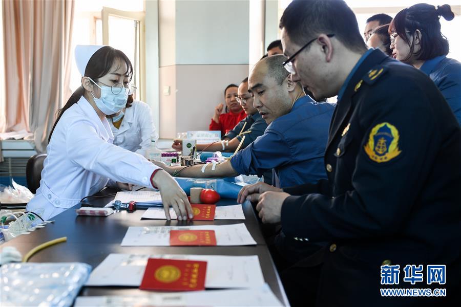 13小时10万毫升 锡林浩特市民无偿献血助力伤员救治