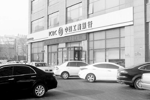 妻子收到丈夫开房消息 敲诈丈夫"情人"70多万元