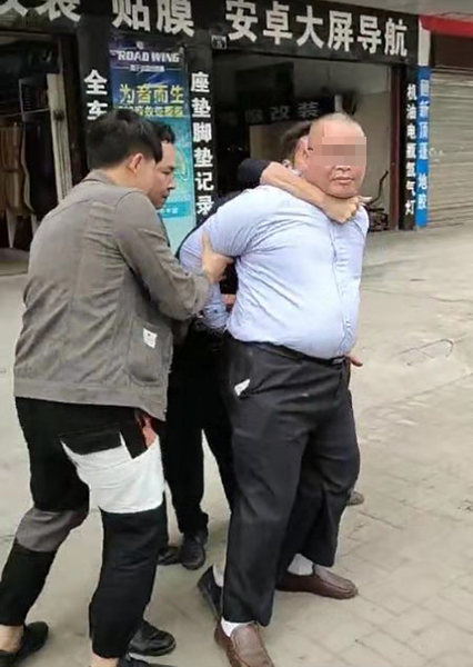 广西玉林市看守所民警慧眼识“李鬼” 放长线“钓出”假律师