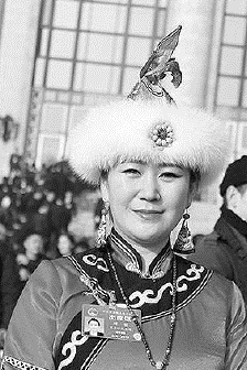 刘蕾代表:将检察公益诉讼纳入青少年法治教育中