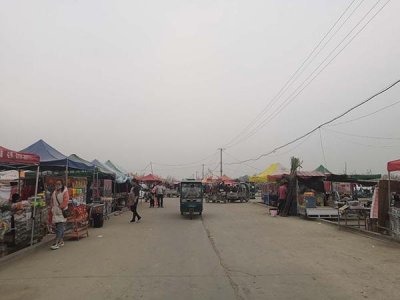 �������Ʒ��Ĵ���2�� һ̯���������ϱĴ�ǰ��δ�̶�