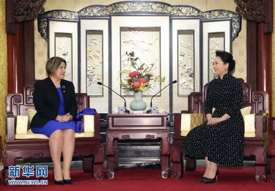 �����»���Ű͹���ίԱ����ϯ���˿�˹��