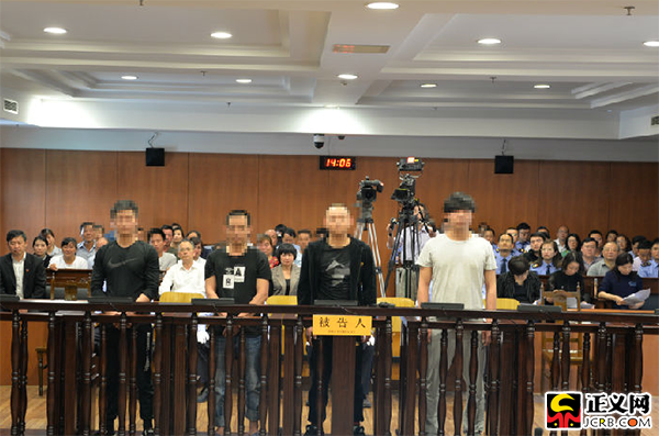 藏匿商品于超市待过期后再买 恶势力团伙＂职业索赔＂被诉