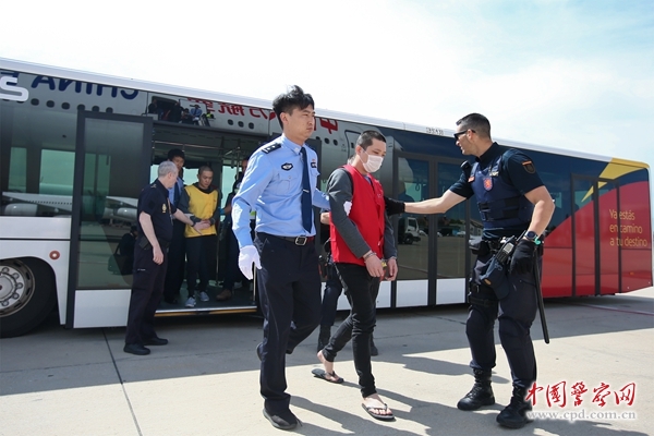 西班牙警方将94名电信网络诈骗犯罪嫌疑人移交中国
