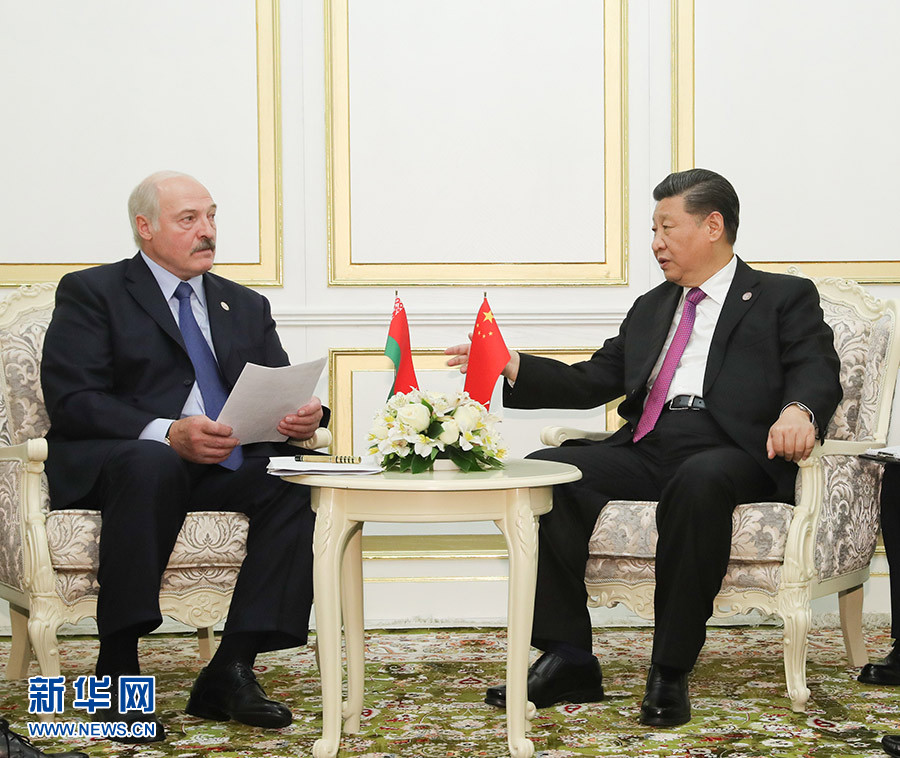 习近平会见白俄罗斯总统卢卡申科