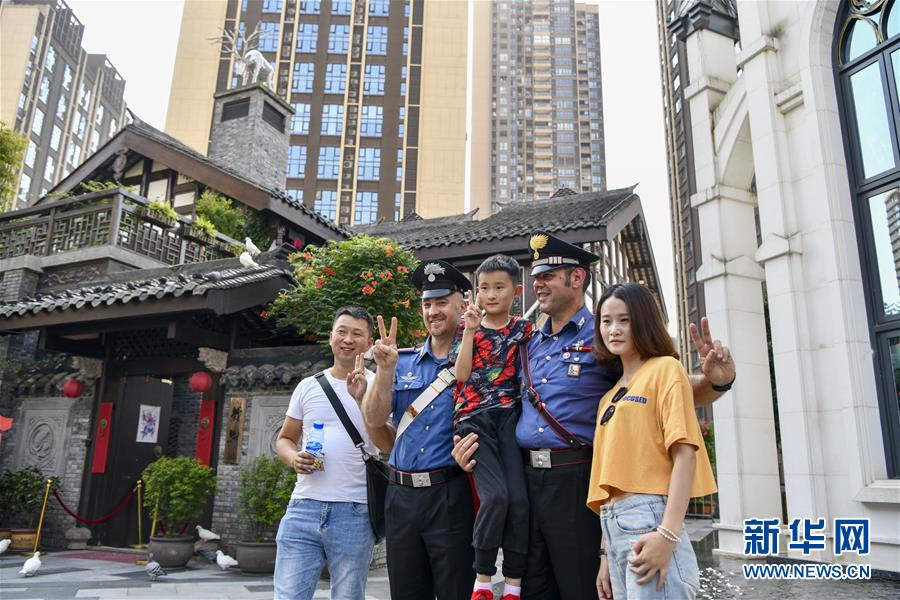 中意在重庆开展联合警务巡逻