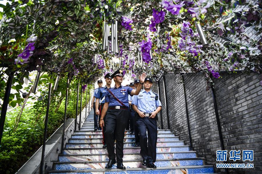 中意在重庆开展联合警务巡逻
