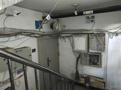 北京一小区地下室打隔断成14间房 目前已被清退