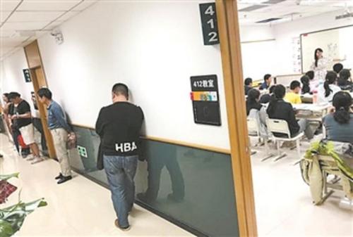 聚焦校外培训的那些事:成绩越好,补课越疯狂?
