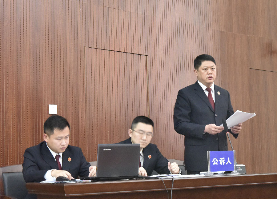 省级劳模沦为阶下囚:在职时替人办事 退休后收人钱财