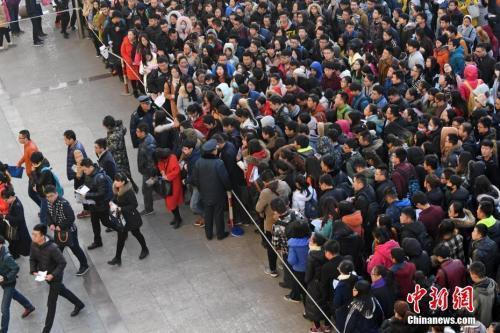 国考报名4天超26万人过审 最热岗竞争超800:1