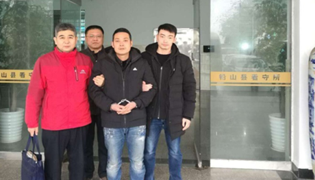 "开"在手机中的赌场:"人拉人"圈大赌博队伍 涉案1000万