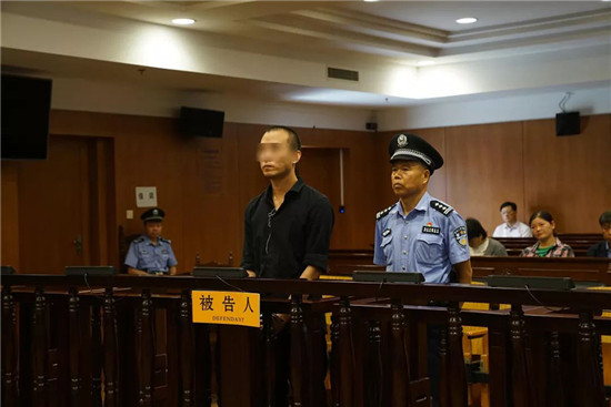 男子诱使上千人网贷帮其“套现”,诈骗1800万被判12年