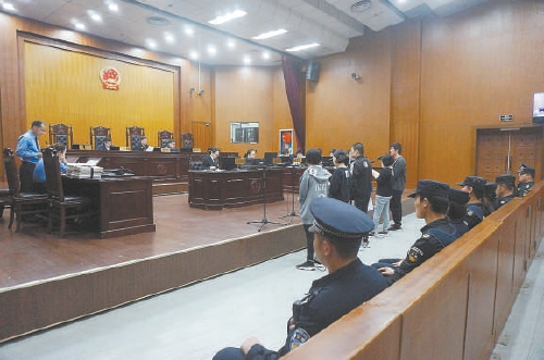 同款衣服买多件以打假为名"索赔" 杭州一团伙被诉