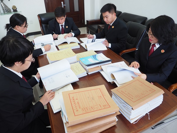 亲姐姐帮副市长弟弟"打理"犯罪所得 获刑5年罚390万元