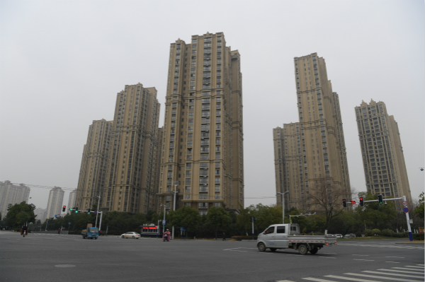 表姐欠钱多年不还 与妻弟串通搞虚假诉讼保房产