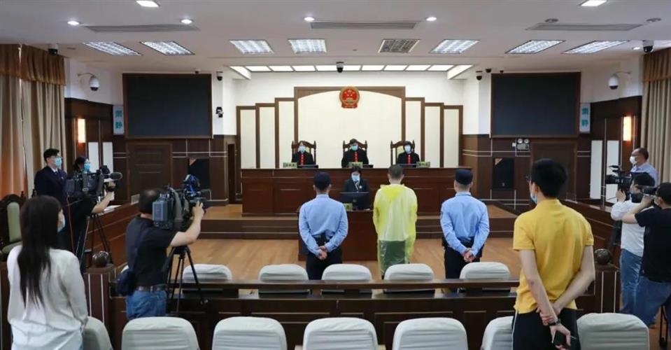 高空抛物获刑1年!小伙耍酒疯,竟从10楼扔下3包快递