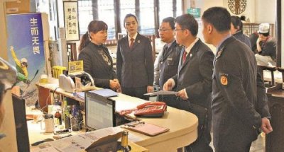 二人明知他人制作假酒还高价回收空酒瓶转卖给制