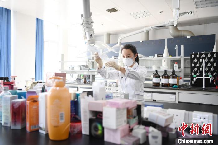 出门遛狗必须拴绳,骗保将被重罚……5月新规来了!