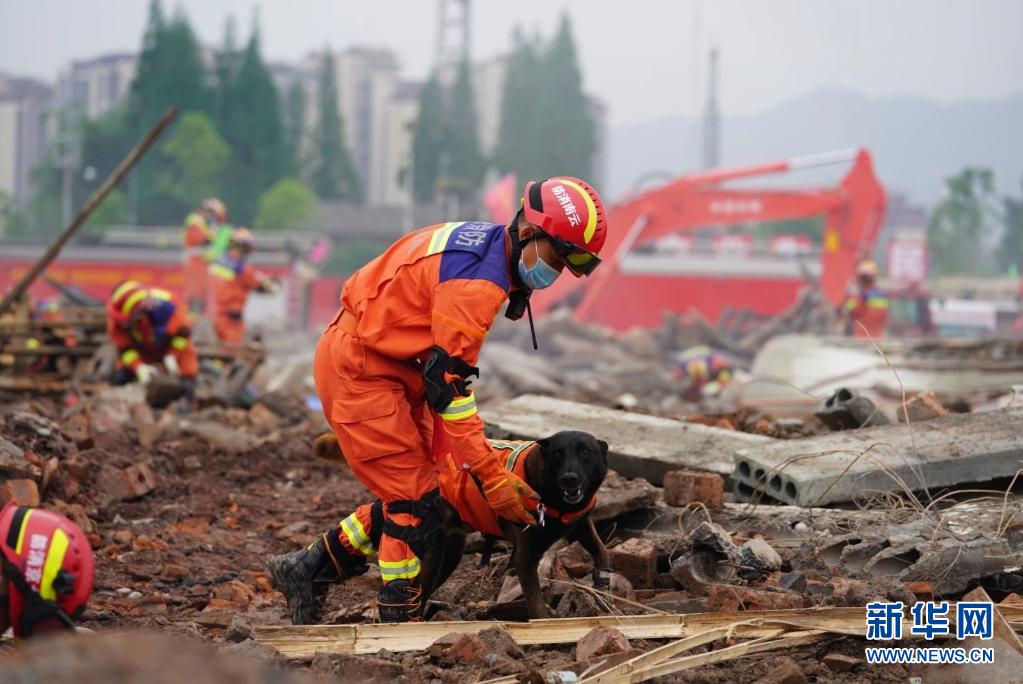 “应急使命·2021”抗震救灾演习在四川举行