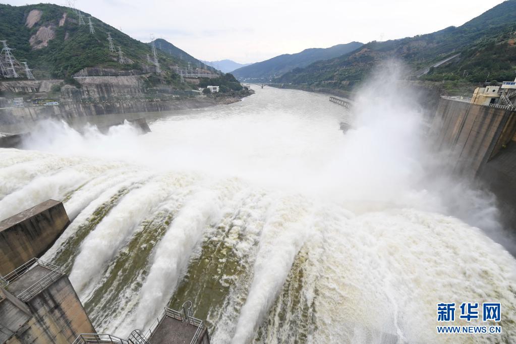 福建水口水电站今年首次开闸泄洪